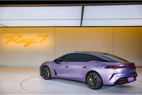 年轻人入手第一台电车，电耗更低选 Ray7 