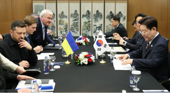 韩国总统李在明与乌克兰总统泽连斯基7月8日在土耳其会晤(资料图) 图源:韩联社