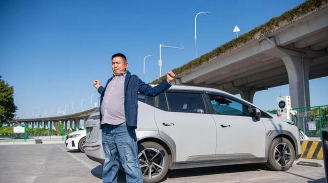 网约车司机抓间谍，至少50万奖金轻松入手，谁能告诉我这是什么品牌，我也想买一台，不是为了抓间谍拉客，而是闲得难受拉游客转悠-有驾