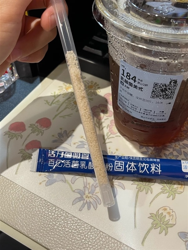 瑞幸吸管火了 网友问：能不能单独卖