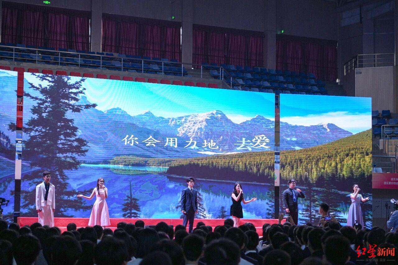 ▲深圳外国语学校（集团）高三年级毕业典礼