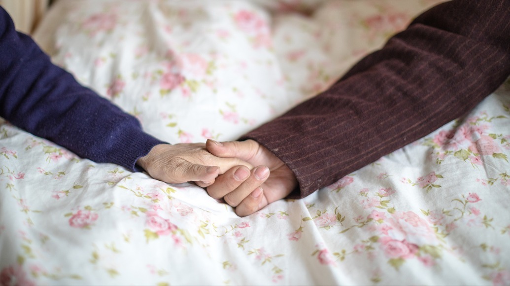 两会申聚焦｜从“托底”到“赋能”，上海探索“大城养老”新范式