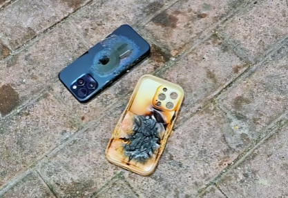 惊魂一刻：iPhone手机揣兜突然自燃 刚换了原装认证电池