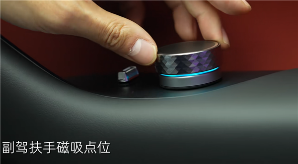 全新问界M6内饰解禁：整车10磁吸点位 副驾灵感橱窗创意太绝