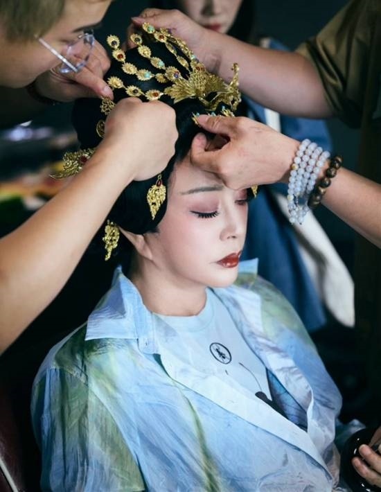 75岁刘晓庆再演1995年版武则天 还原32年前妆造