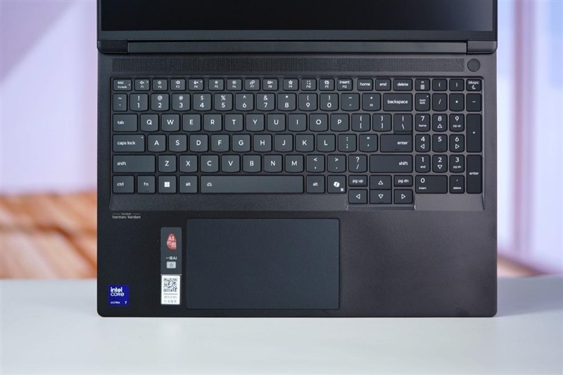 聚焦超级工程与科研生产力！Lenovo P16v 2026工作站评测：NVIDIA RTX PRO Blackwell加持 物理断网跑AI