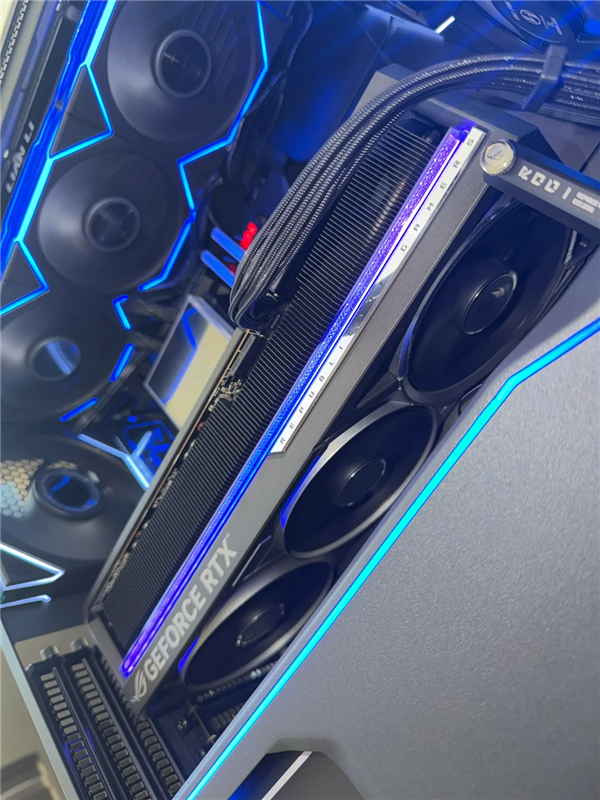 少见的良心售后!7万元RTX 5090风扇故障:厂商不退款直接修