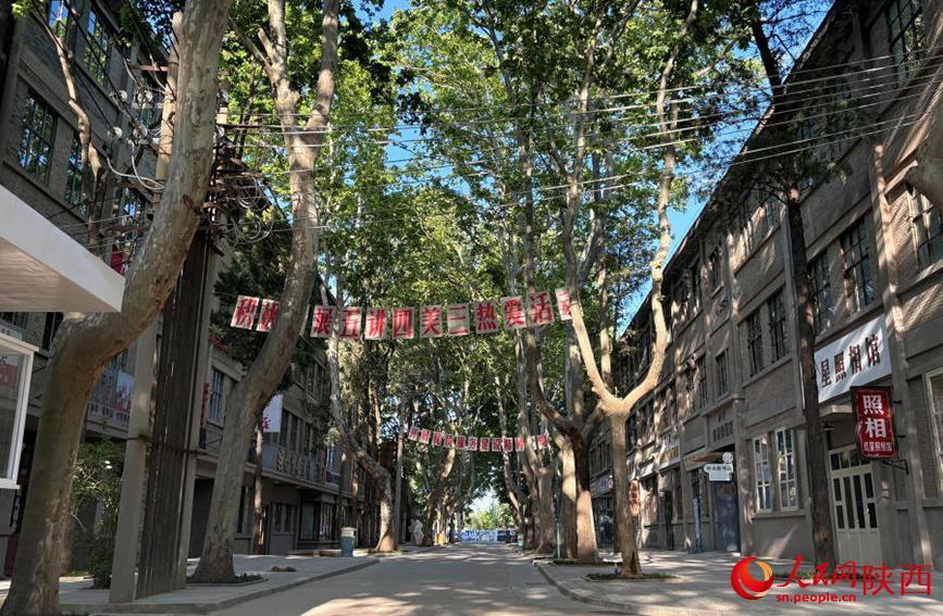 基地街景。人民网 李雨蔚摄
