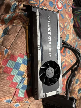 垃圾堆捡到旧旗舰整机!网友拆出4张1080 Ti:都还能正常点亮