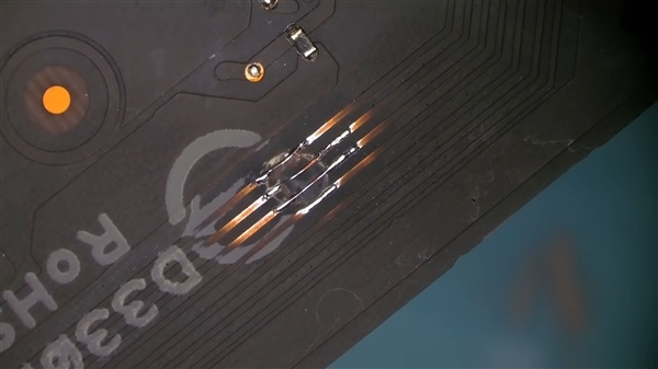 一颗螺丝钉毁掉RTX 3090！拧太深直接打穿PCB：换掉3个MOSFET才修好