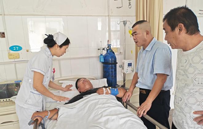 点赞河南“热心五人组” 救危助困不是家人胜家人