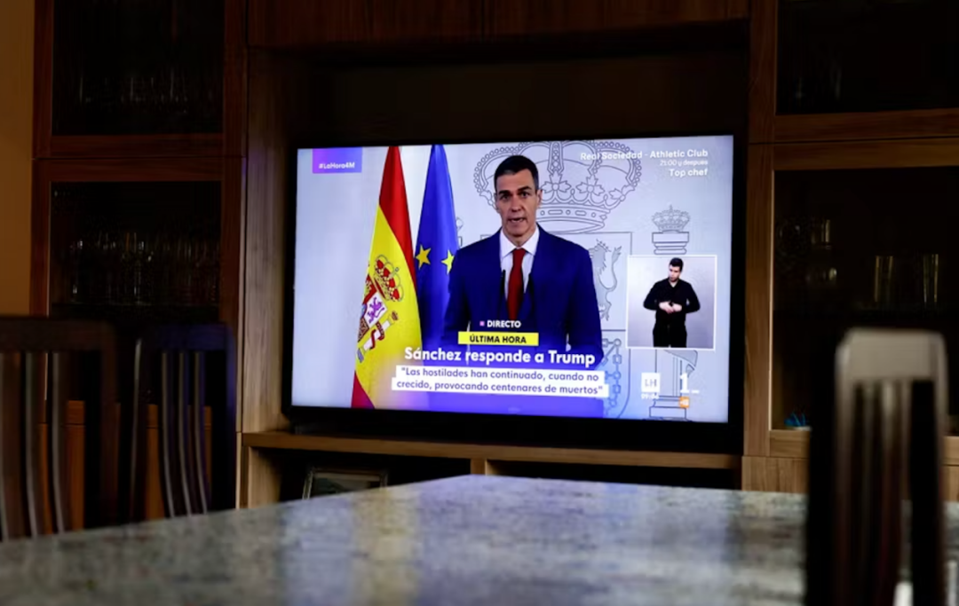 3月4日,西班牙首相桑切斯通过电视发表官方声明,重申西班牙反对美以对伊朗发起的军事行动。(图源:路透社)