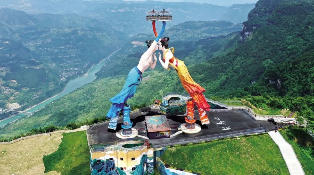 重庆武隆白马山旅游景区的“飞天之吻”装置