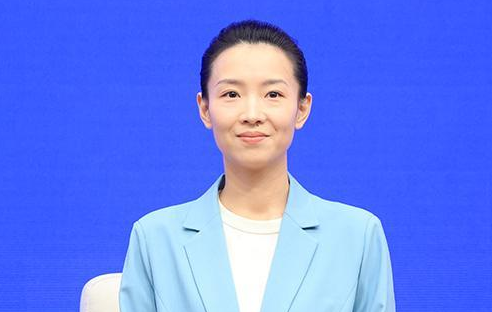 From "Laughing Along" to "Understanding the Joke," Deaf Artist Chen Jing Uses Body Language to Make Art Accessible to All