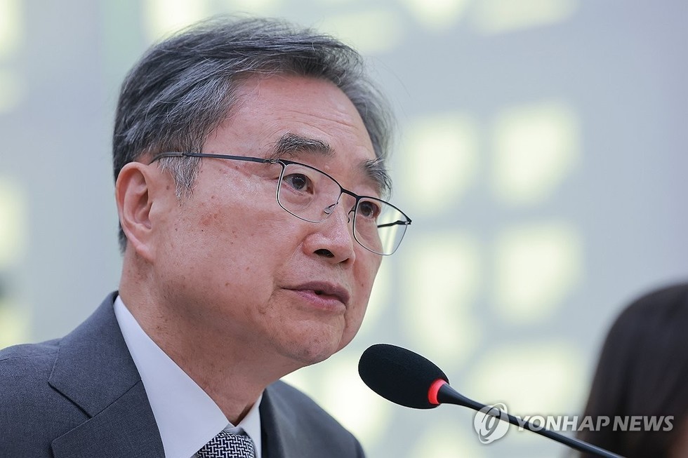 10月27日,在国会,赵显出席国会外交统一委员会召开的综合国政监查会。 韩联社
