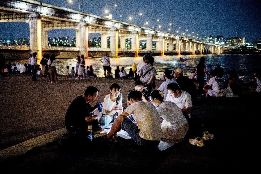 2025年8月8日,韩国首尔市,汉江盘浦大桥附近。本文图/视觉中国