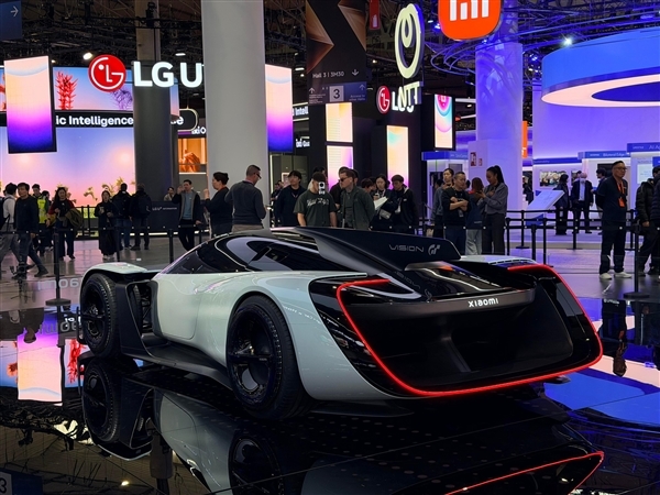 小米超跑实车线下展示 雷军：1:8大车模成本非常贵 有多少人想要