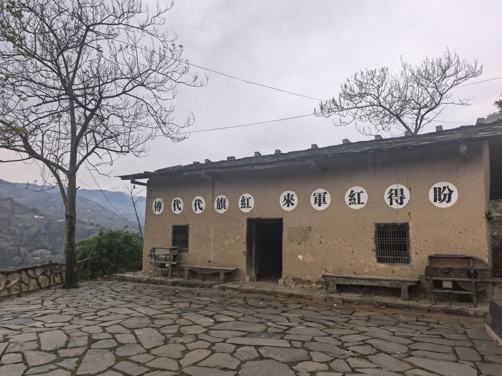 在陕西省安康市岚皋县堰门镇拍摄的当年红军留宿过的院子（2026年3月25日摄）。新华社记者 李亚楠 摄