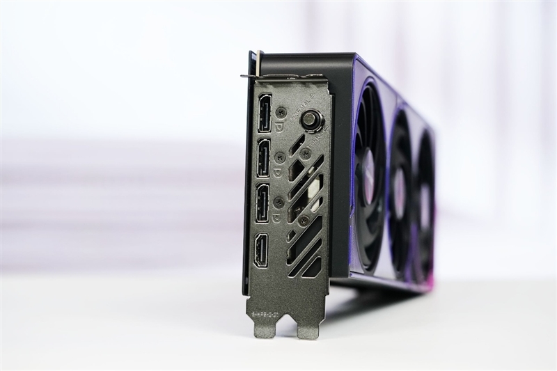 显卡界的嘻哈涂鸦!七彩虹iGame RTX 5070 Ultra OC评测:同价位颜值与散热双天花板