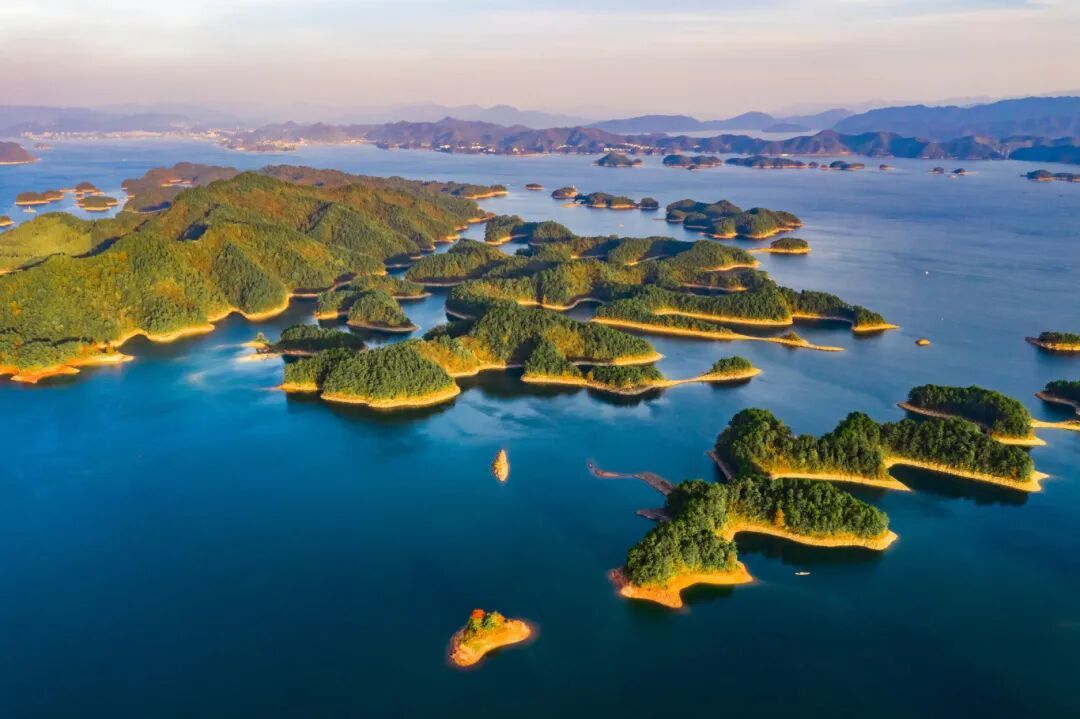 摄图网_501127427_banner_杭州千岛湖的很多小岛(企业商用).jpg