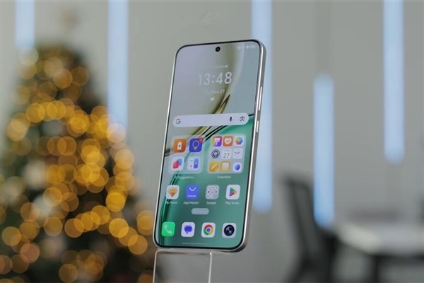 荣耀600系列来了：横向大矩阵镜头+橙色机身 果味拉满