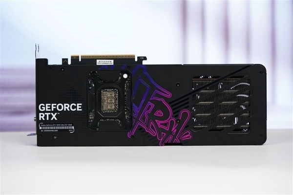 嘻哈涂鸦太吸睛！七彩虹RTX 5070 Ultra OC 12GB图赏