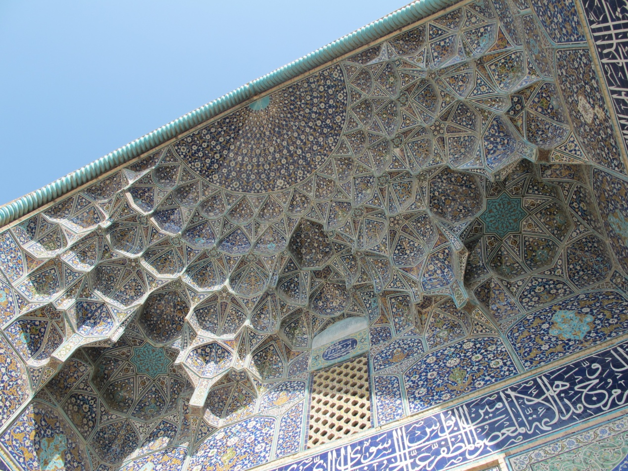 王侯广场王家清真寺的拱门顶部