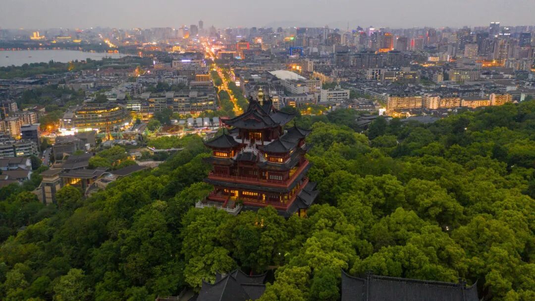 摄图网_501746089_banner_浙江杭州吴山城隍阁夜景（企业商用）.jpg