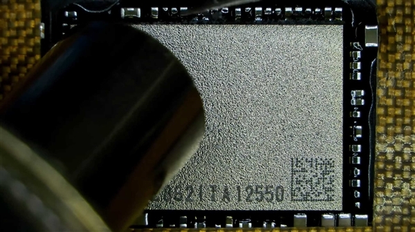 惨烈!用户私改液金致RTX 5070报废:核心烧毁、PCB腐蚀