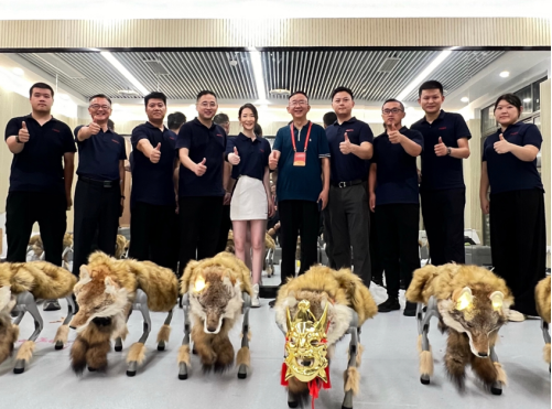 上海浮瓯机器人助力全球首部非遗傩舞×仿生机器狼共演作品《傩狼》亮相赣超(图8)