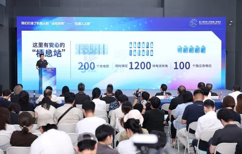 发布会上,组委会常务副主任、北京国资公司总经理郭永昊介绍情况。新京报记者 薛珺 摄