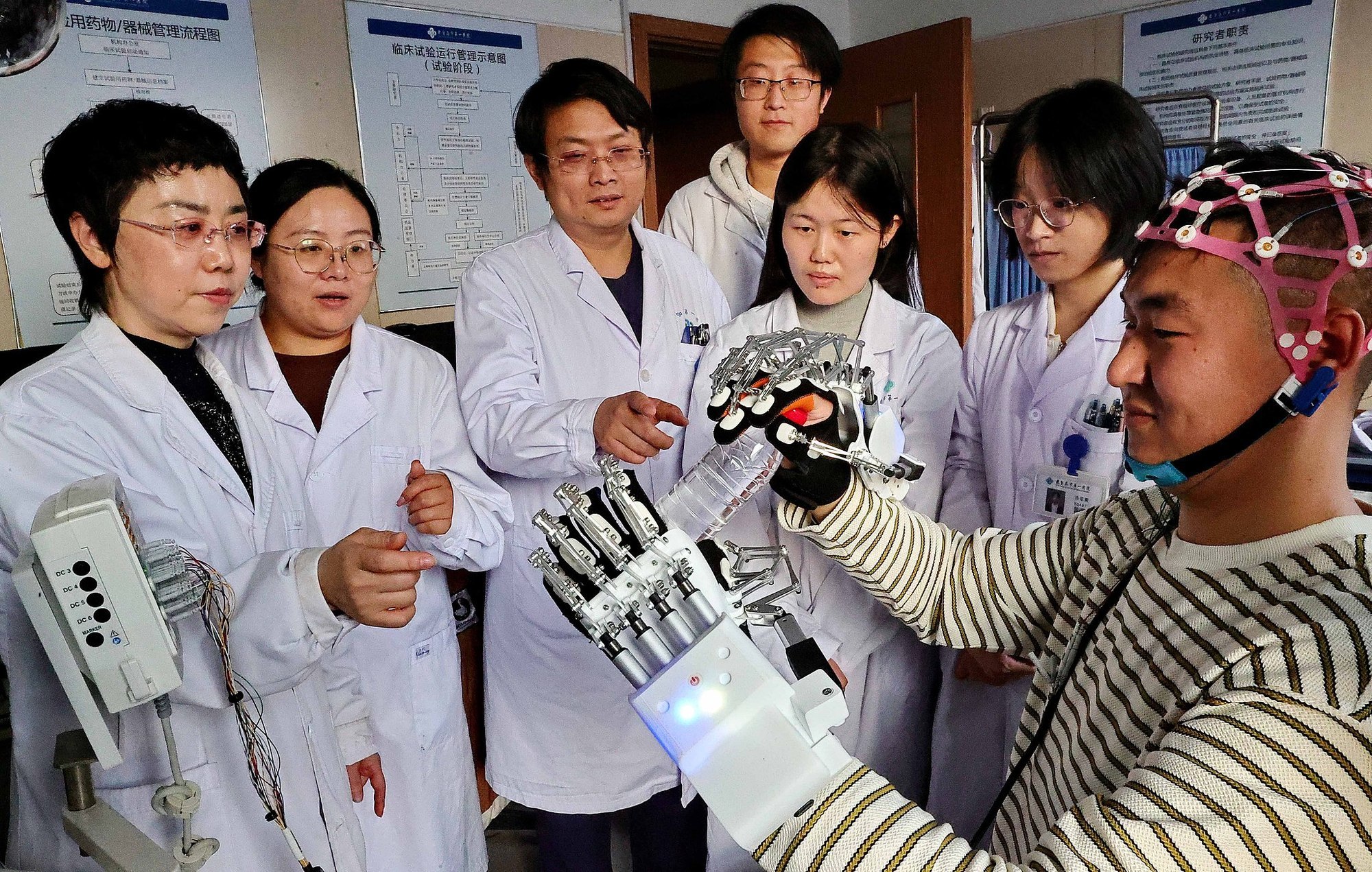 河北秦皇岛:“脑机接口”助推手功能康复