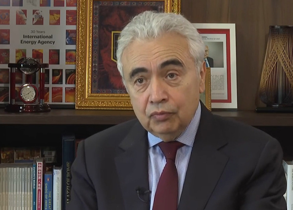 当地时间4月16日,国际能源署署长法提赫·比罗尔接受美联社采访。 视频截图
