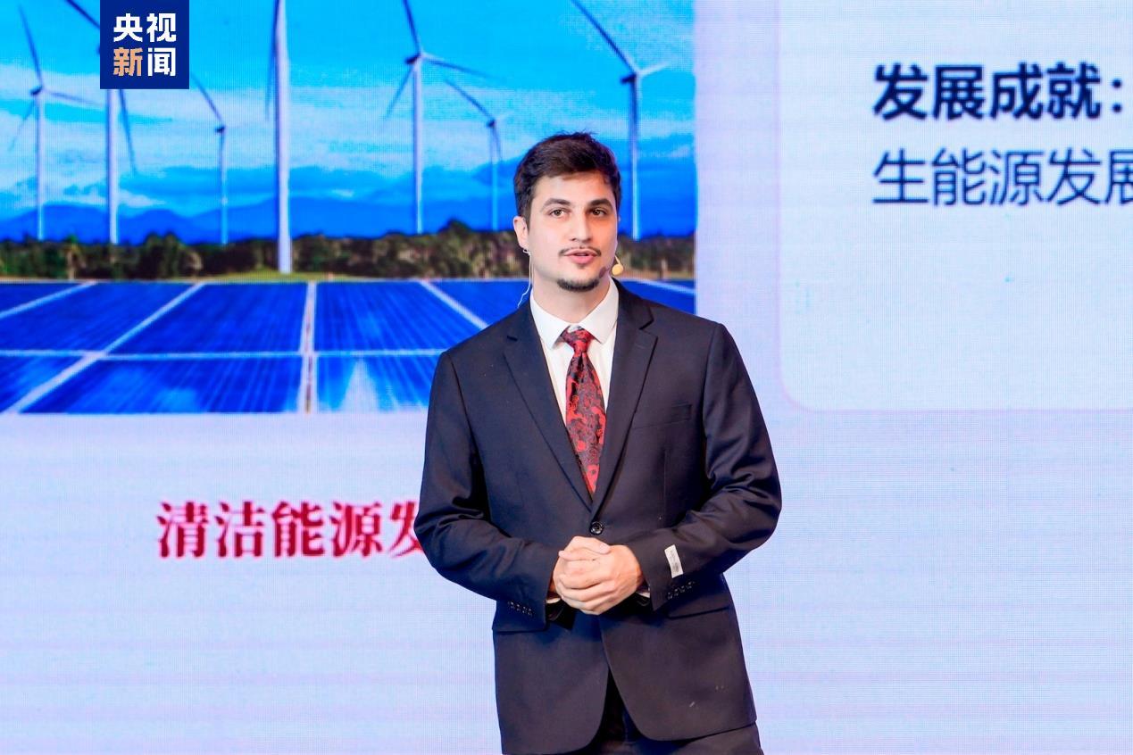 △从学习武术到攻读政治学博士,张奉展要一直把中国故事讲给世界听。