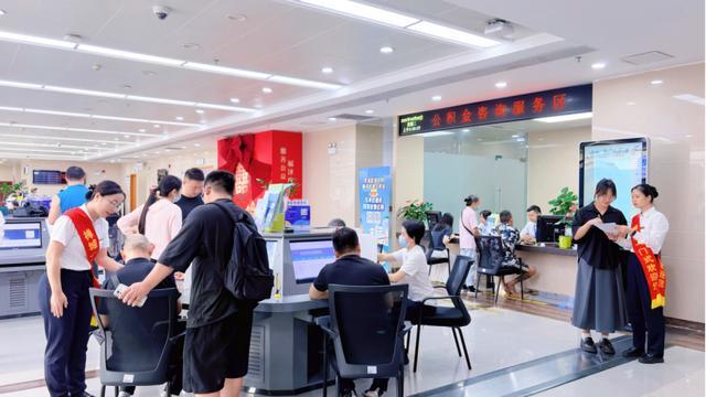 新启用的公积金咨询服务区。