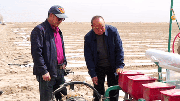 春耕图里有“新”意 绘就生产好“丰”景