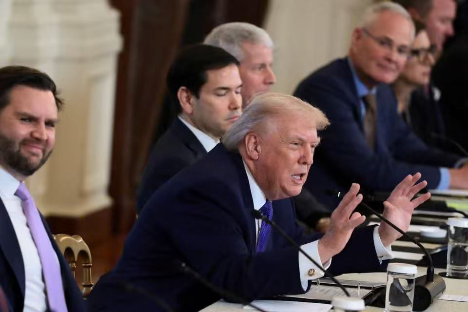 当地时间9日,美国总统特朗普在与石油公司的发布会上发表讲话。