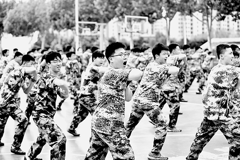 弘扬长征精神 共筑强大国防