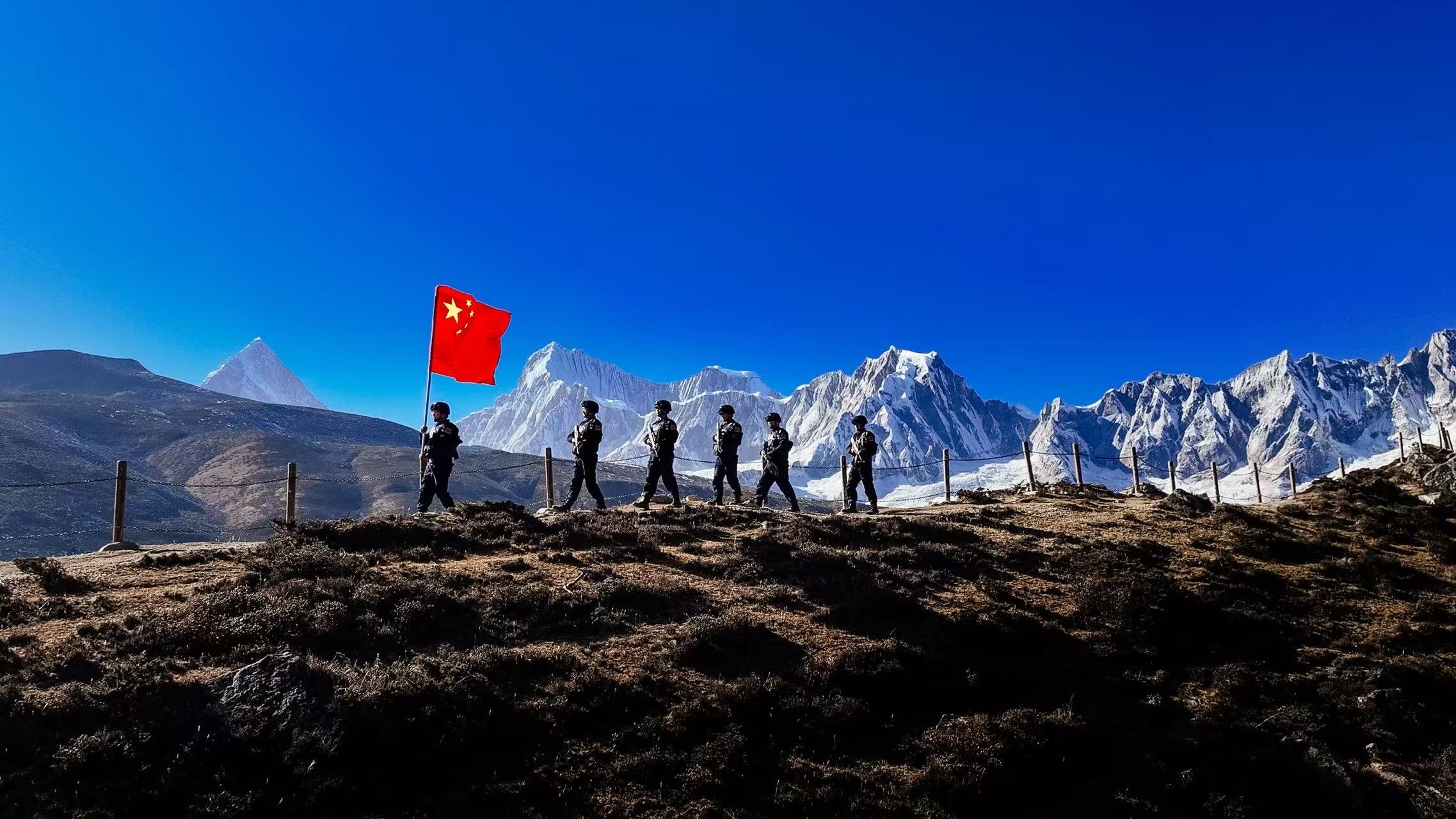 色边境派出所民警开展固边巡逻踏查 蒋美林摄