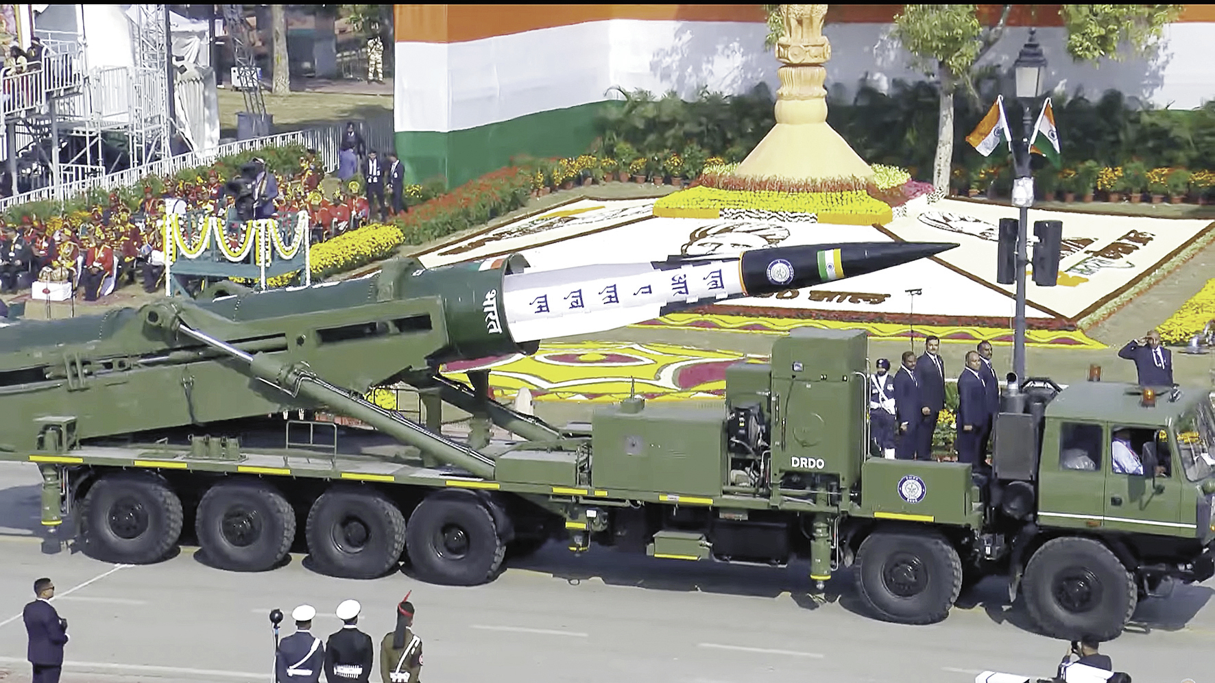 印度国产“远程反舰导弹”首次公开亮相。