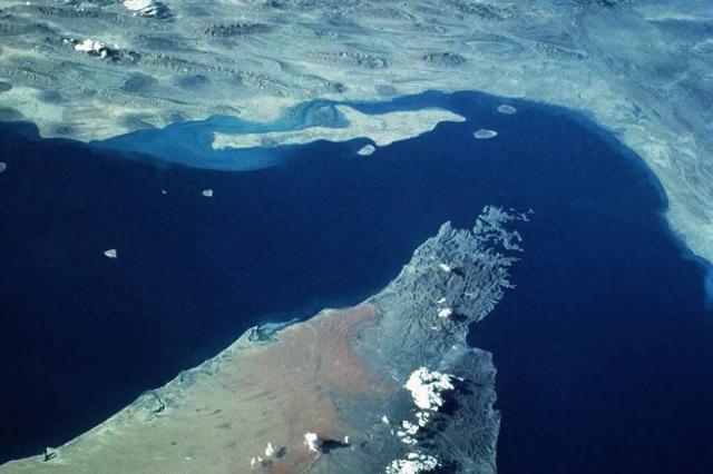 【伊朗封锁霍尔木兹海峡】