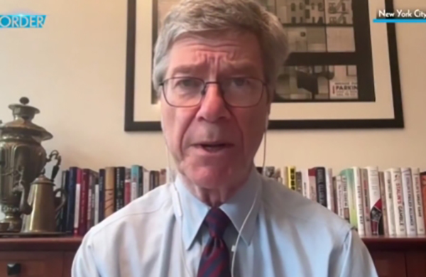 萨克斯在“新秩序”节目中发言的画面 视频截图