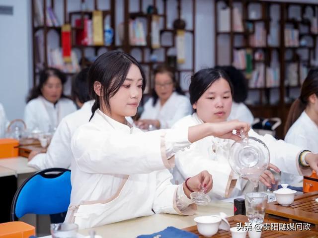 云岩区图书馆开设成人茶艺公益课程