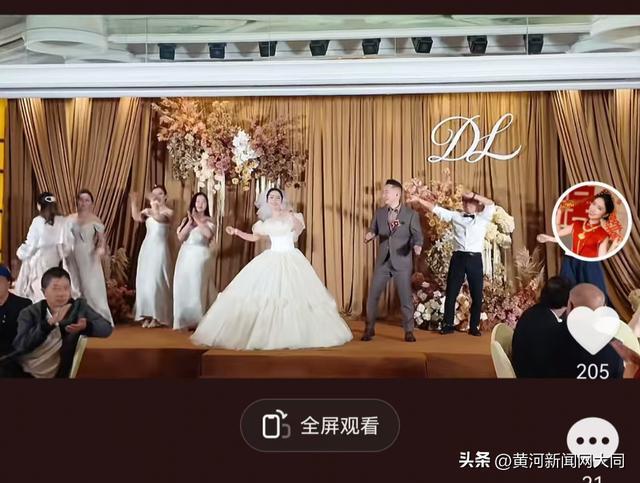 开场舞，图源：@李小小小冉的日常