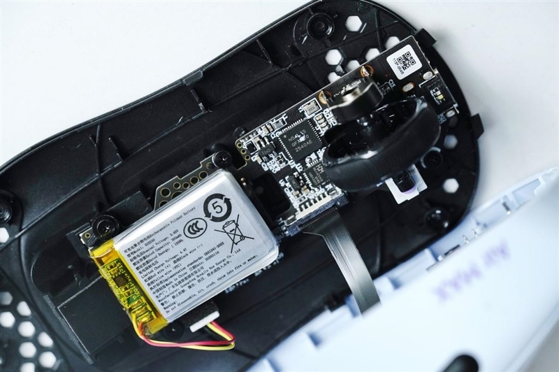 39g无打孔+原生双8K!雷柏VT0 Air MAX / VT3s Air MAX鼠标评测:轻到飞起还快到极致