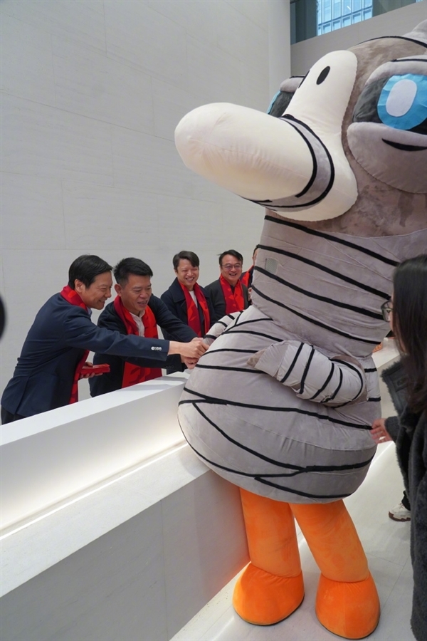 雷军给鹅鸭杀发开工红包:笑得合不拢嘴