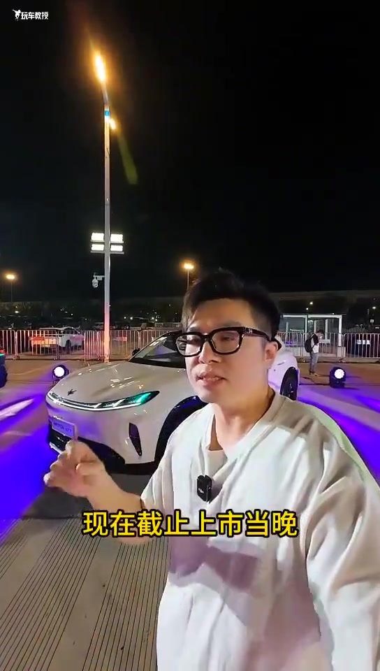 直降5000元！极狐阿尔法T7 13.28万起 这定价太狠了