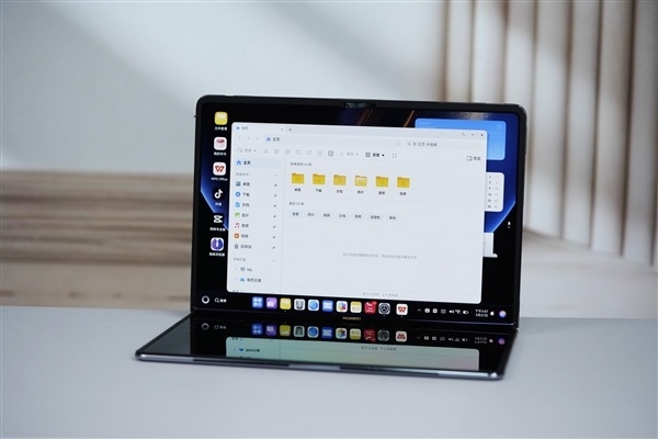 华为MateBook Fold折叠电脑小尺寸版Q4发布：自带外屏