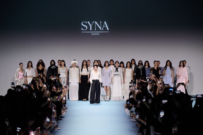 14.SYNA FRANCE创意总监SYNA WANG 为本场发布会谢幕.jpg