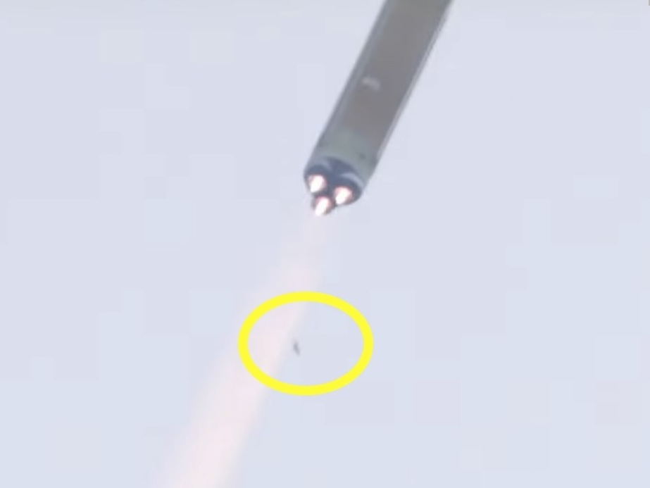 6月12日，在H3火箭点火升空约43秒后，一个不明物体从火箭发动机附近脱落。